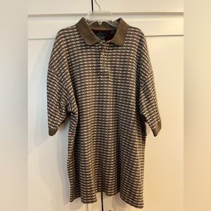 Great condition Greg Norman taupe print knit polo.